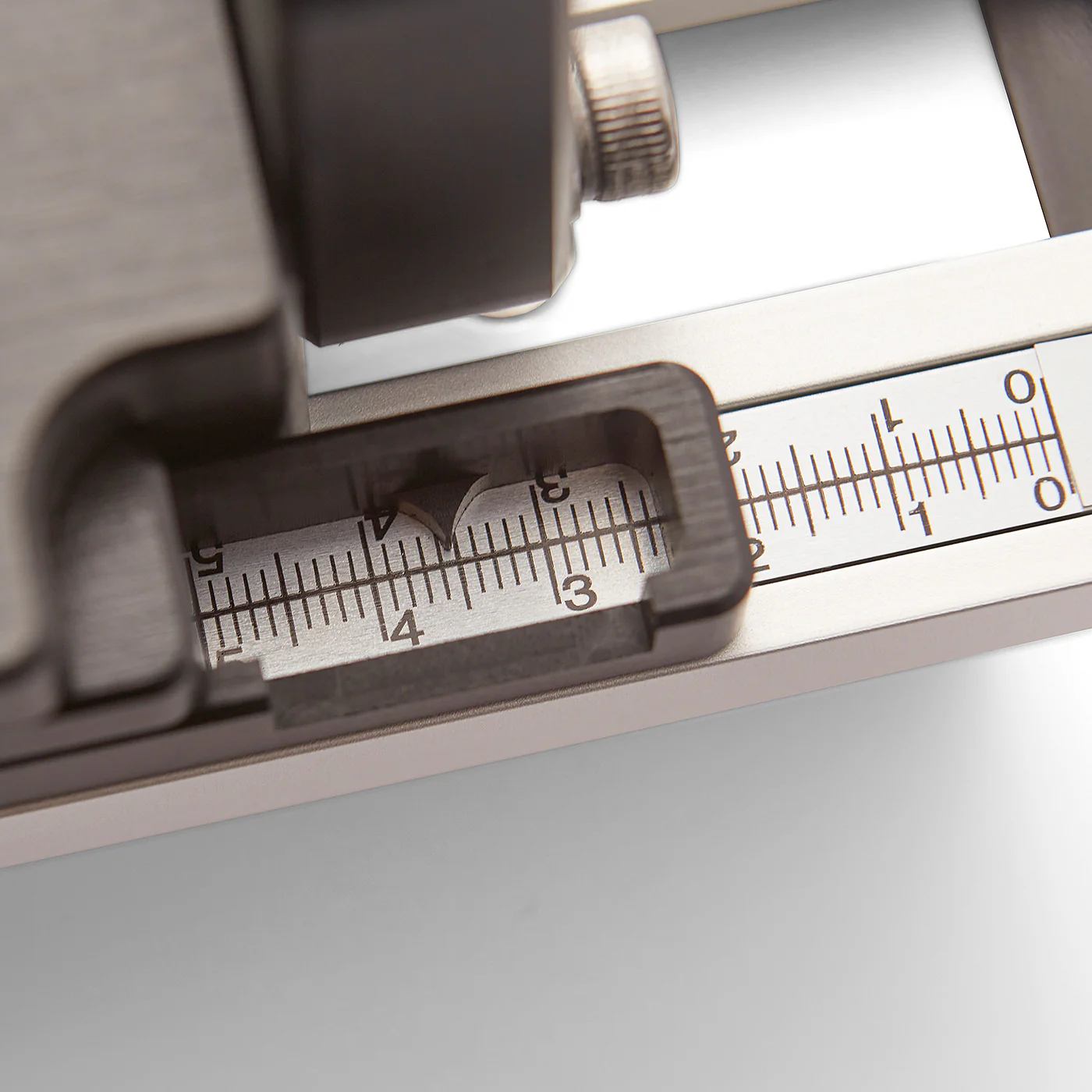 Mitre Gauge with Fence and Flip Stop - Image 7